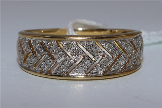 14ct gold and diamond chevron ring